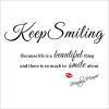 [B00X2ASTR6] 壁デコステッカー 簡単！壁に貼ってはがせます マリリン・モンロー 名言 Keep Smiling 「人生というものは美しいし、笑顔になれるものが沢山あるので、笑っていなさい。」